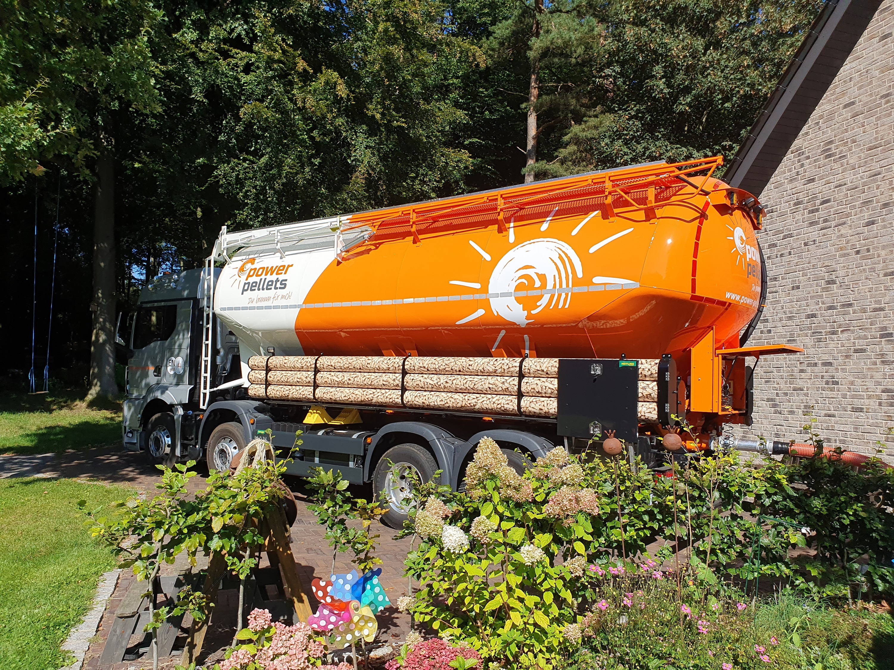 2342116_32t_Silo-Pellet-Aufbau_00