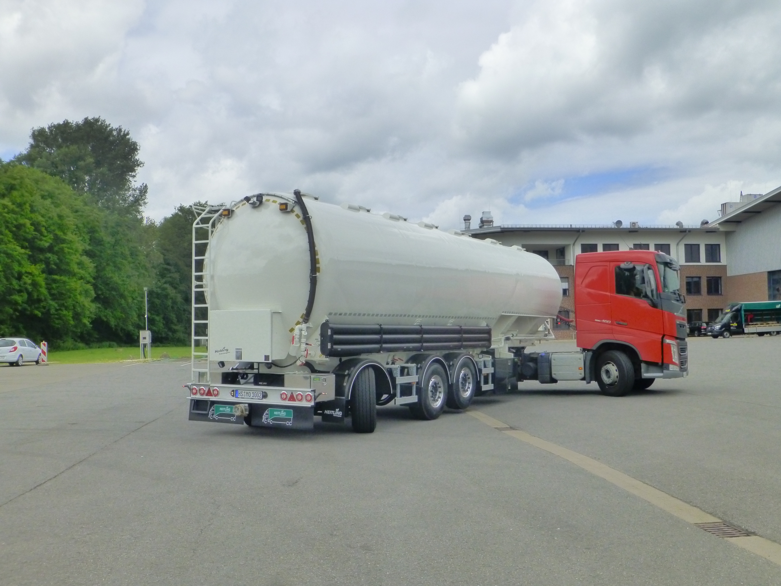 39t_Silo-Sattelauflieger_2337740_02