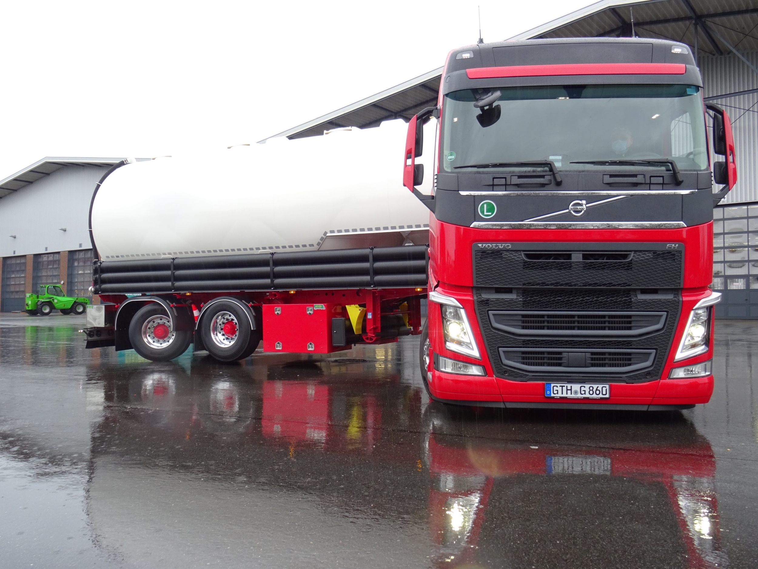2338642_32t_Silo-Pellet-Sattelauflieger_00