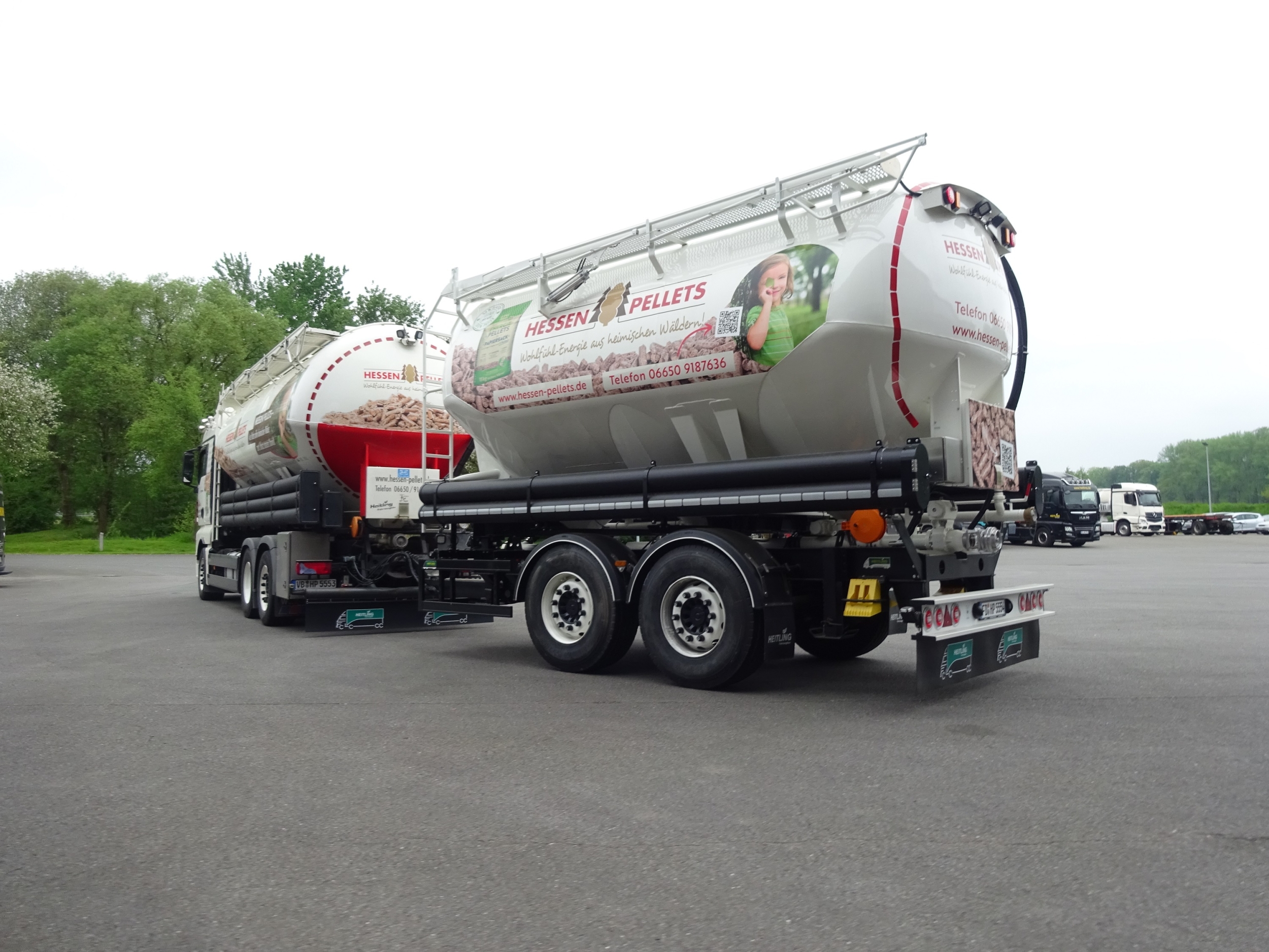 2345778_18t_Silo-Pellet-Tandem-Anhänger_00